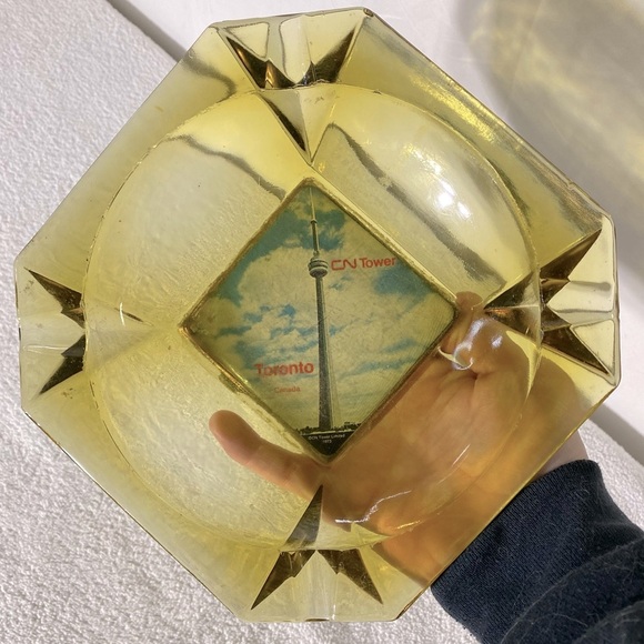 Vintage Yellow Amber Glass CN Tower Toronto Canada Ashtray Trinket Dish - Picture 10 of 10